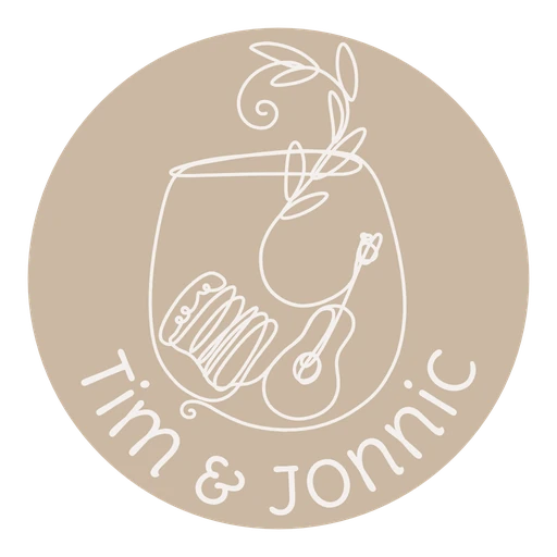 Tim & Jonnic Logo – sand